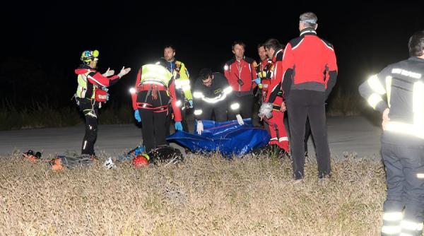 Tânăr român, rănit după ce a căzut cu paraşuta în tufişuri