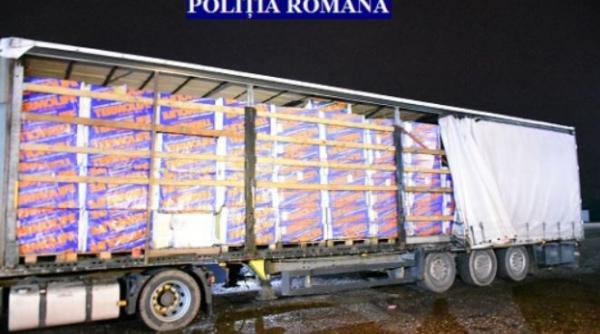 Camion, înmatriculat în Ungaria, abandonat în fața unei biserici din județul Arad. Când au văzut ce transporta, polițiștii au demarat o anchetă