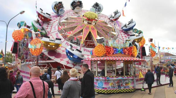 Copii români, în spital după ce s-a stricat caruselul în care erau