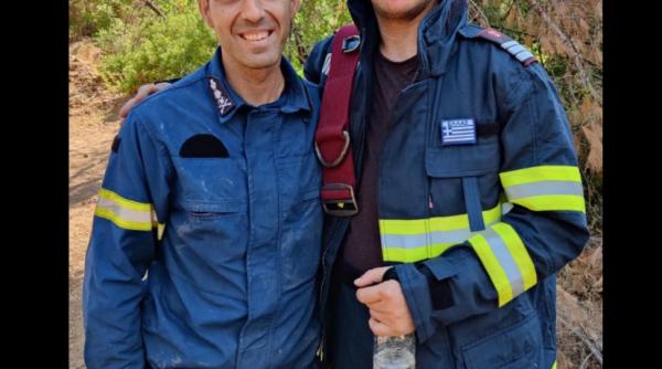 Gestul unui pompier grec i-a emoționat până la lacrimi pe colegii români: "Ne-ați câștigat inimile / Tu ai copii?"