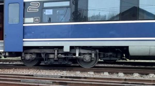 Un bărbat a fost accidentat de un tren care circulă pe relaţia Braşov - Constanţa. Circulația feroviară, oprită temporar