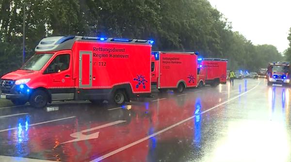 Germania. Un autobuz s-a izbit de un TIR. Un mort și 13 răniți