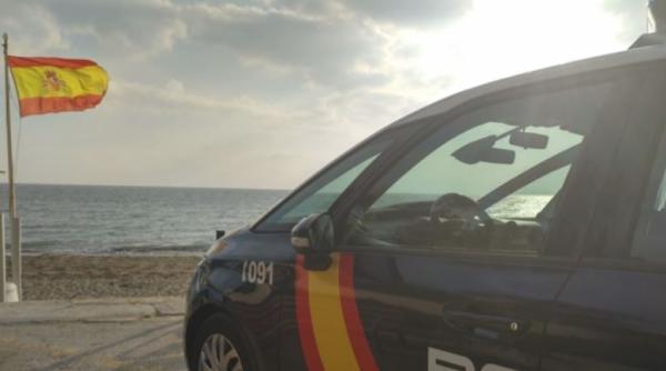 Spania. Un român, care se îneca, salvat în ultimul moment de agenții de poliție, care au sărit în valuri