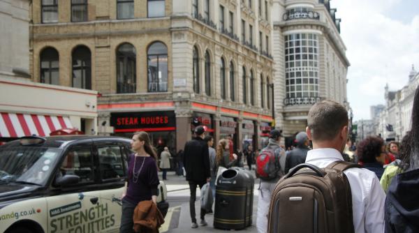 Un milion de români în Anglia, recenzați oficial, cei mai numeroși după localnici. De ce numărul lor ar putea fi dublu