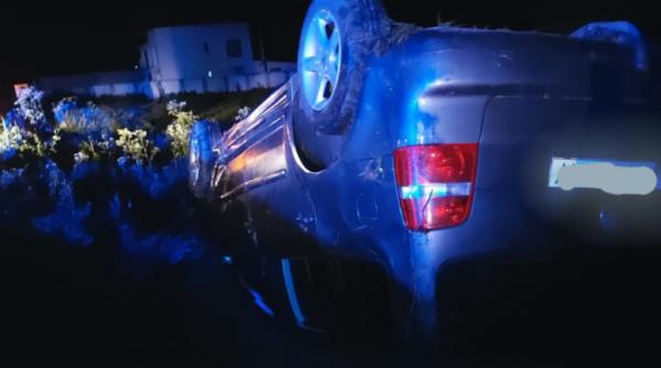 Român de 23 de ani, mort după ce maşina pe care o conducea a sărit peste un gard. Familia l-a recunoscut doar după haine