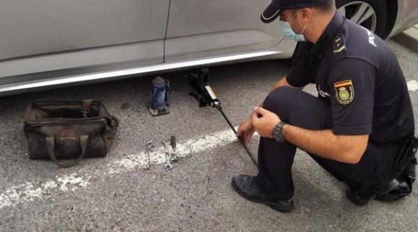 Spania. Trei români, între care și un minor, arestați pentru furtul a peste 40 de catalizatoare