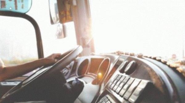 Un șofer de TIR, prins cu PET-ul de bere la volan, la Iași. Le-a spus polițiștilor că bea de frică