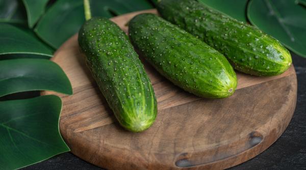 Amestecați castravete cu un ou și puțin ulei de măsline. Efect spectaculos!