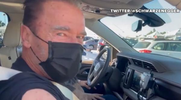 Arnold Schwarzenegger critică persoanele care refuză să poarte măști de protecție: „La naiba cu libertatea”
