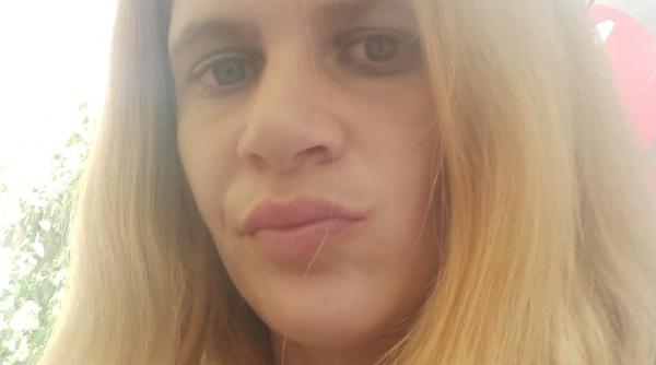 Detalii ŞOCANTE în cazul gemenilor căzuţi de la etaj, la Ploieşti. Mama lor făcea un LIVE pe Facebook în timpul tragediei