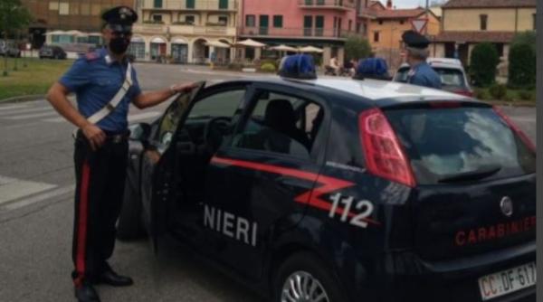 Italia. O mamă româncă și-a abandonat fiica minoră într-o parcare și a plecat să întrețină relații sexuale cu un bărbat 