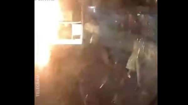 Doi morţi şi 17 răniţi în explozia unui autobuz - VIDEO