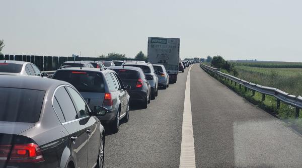 Pieton, accidentat grav de o mașină, în timp ce traversa Autostrada Soarelui. Circulația pe sensul către capitală, blocată
