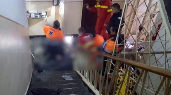 Descoperire macabră la Satu Mare: Bărbat găsit spânzurat de balustrada de pe casa scării