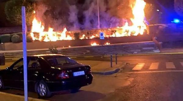 Spania. Un român piroman ar putea ajunge la închisoare. Bărbatul a incendiat o stație de autobuz