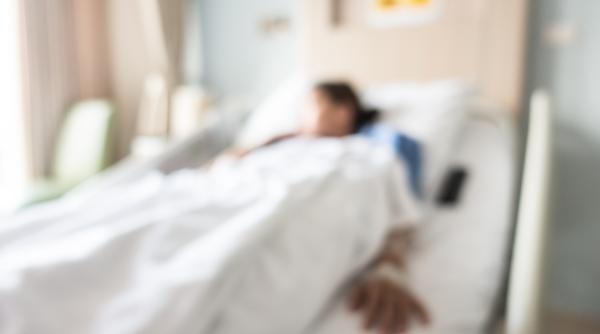 Un tânăr român cu COVID-19 la un pas de moarte. Nu s-a vaccinat de frică și a refuzat oxigenul de teamă: „A citit pe internet că e toxic”