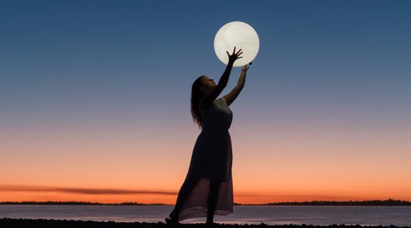 Luna Plină în Vărsător, din 22 august, dă tot horoscopul peste cap: Cele mai ambițioase planuri ale Peștilor devin realitate