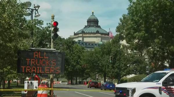 Alertă de securitate în faţa Congresului SUA: Vehicul suspect, percheziţionat de poliţie. Autoritățile negociază cu suspectul