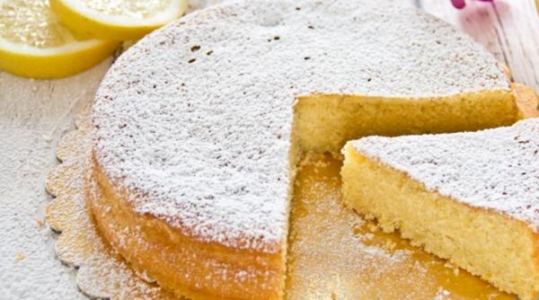 Prăjitură cu lâmâie. Un desert rapid și ușor de preparat, cu o aromă intensă și o textură moale