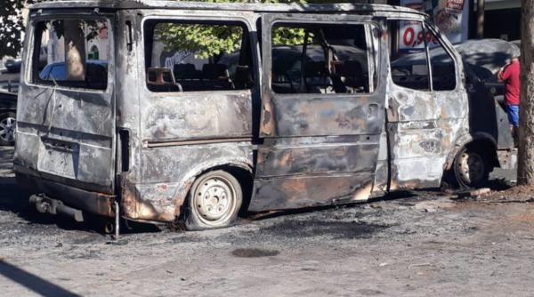 Italia. Microbuz cu numere românești, ARS complet pe o stradă din Paterno. Pompierii: "A fost mână criminală" 