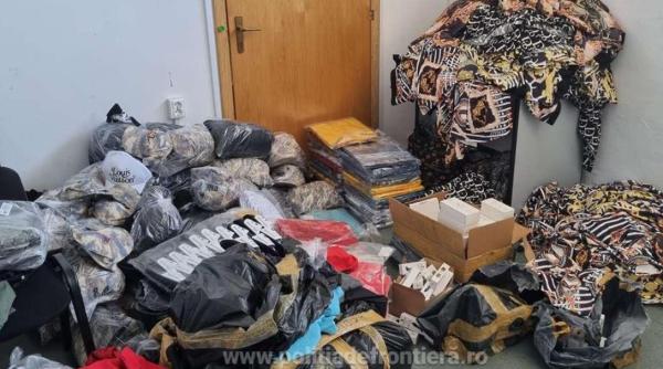 Autocar, burdușit cu marfă contrafăcută, oprit vama Giurgiu. Șoferul și pasagerii, luați la întrebări