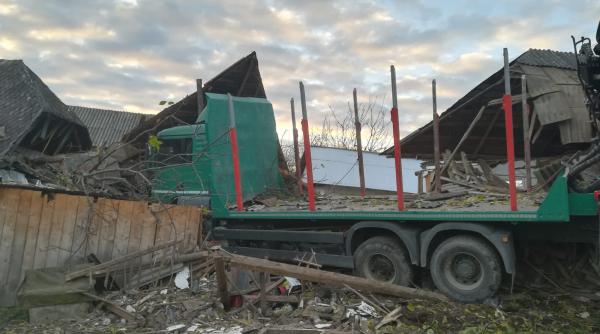 Un tânăr din Mureș și-a văzut moarea cu ochii, după ce un TIR i-a intrat în cameră: "Toată casa s-a zguduit"