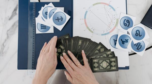 Horoscop săptămâna 23 - 29 august: Gemenii au de făcut alegeri dificile. Săgetătorii primesc bonusuri importante la serviciu