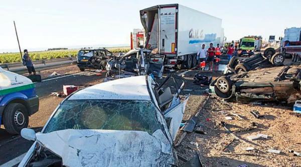 Spania. Un șofer român de TIR ar fi provocat un groaznic accident. Doi morți și 33 de răniți