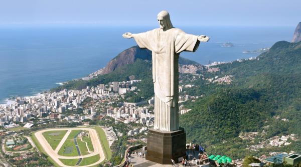 Doi francezi, arestaţi după ce au escaladat statuia Cristos Mântuitorul din Rio de Janeiro