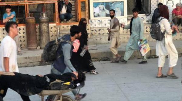 Talibanii „condamnă ferm” atentatele sângeroase de lângă aeroportul din Kabul