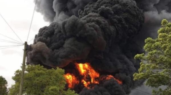 Incendiu violent în zona industrială a orașului Leamington (Video)