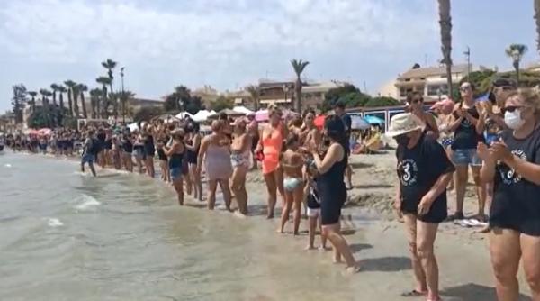 Spania. Lanţ uman după moartea prin asfixiere cu nitraţi a milioane de peşti