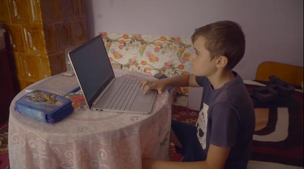 Visul lui George - să aibă „locuri de muncă” atunci când va fi mare: Mama sa a plecat definitiv în Italia, uitând că are un fiu