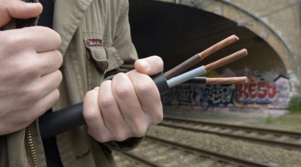 Austria. 16 hoți români, furturi de cupru de peste un sfert de milion de euro: Erau coordonați din Italia