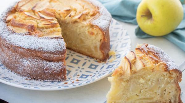 Tort de mere, rețeta tradițională. Aroma de altădată care-ți aduce aminte de bucătăria bunicii