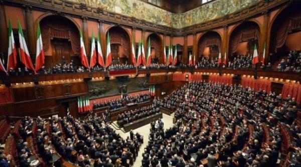 Italia. Scandal de proporții în Parlament, după ce premierul Draghi a anunțat vaccinarea obligatorie