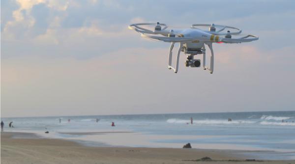 Italia trece la nivelul următor: Temperatura turiştilor de pe plajă, verificată cu drona