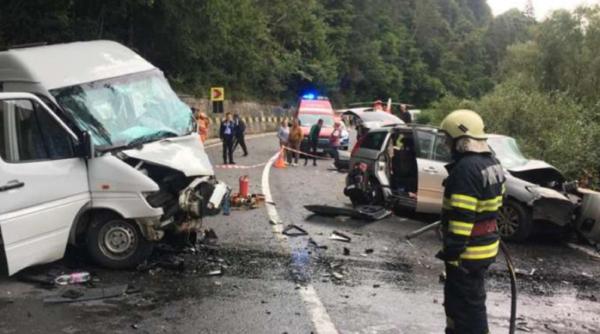 Microbuz care mergea în Italia, accident teribil în Mureș. Planul roșu, activat: 13 victime, printre care două fetiţe, de 2 şi 5 ani
