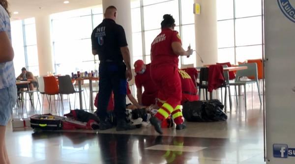 Copil de 12 ani, înjunghiat în parcarea mall-ului