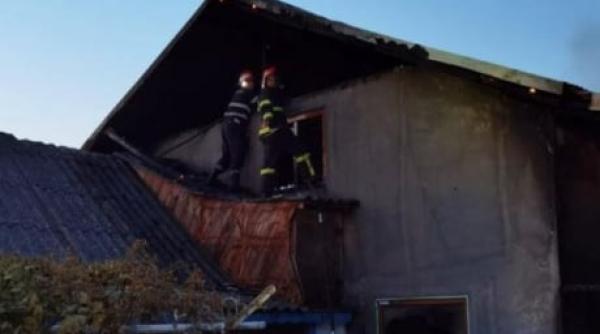 Româncă, găsită carbonizată în casă. Focul ar fi pornit de la o candelă