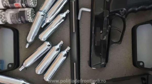 Un pistol cu aer comprimat și 500 de proiectile metalice, găsite în bagajele unui român în vama Giurgiu 