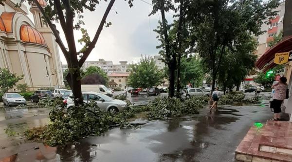 Fenomene extreme în Grecia. MAE avertizează românii