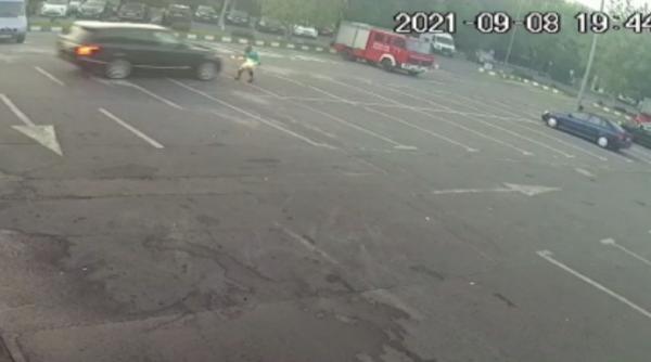 Individul care a lovit cu jeep-ul angajatul unei spălătorii din București pentru că i se părea prea scump, s-a predat poliției