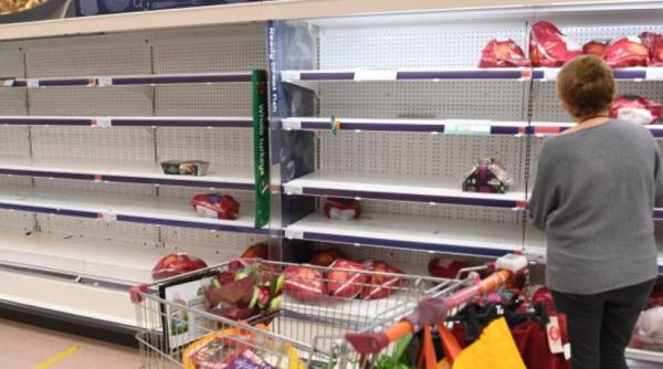 Marea Britanie. Brexitul şi COVID-ul îi lasă pe britanici fără mobilă, mâncare caldă şi legume