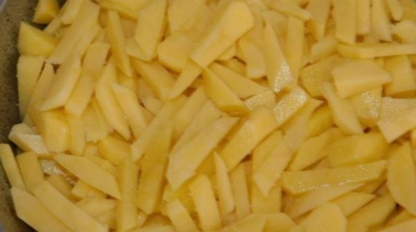 Nu aruncați niciodată apa în care au fiert cartofii. O puteți folosi pentru a radia de frumusețe