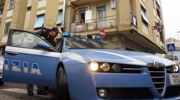 Italia. Un român beat s-a dat în spectacol într-un bar. Și-a dat pantalonii jos și a început să pipăie o chelneriță