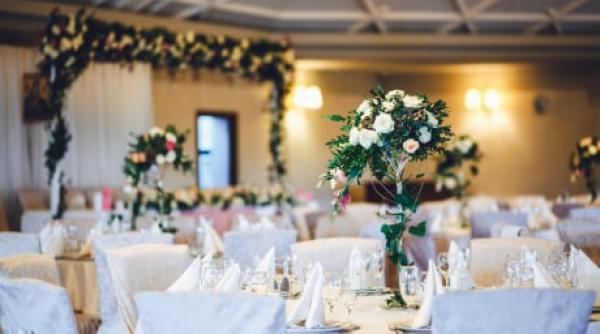 Nunţile şi botezurile, verificate dacă respectă normele sanitare impuse. Prefectul din Bistița-Năsăud: „Nu se mai poate aşa”