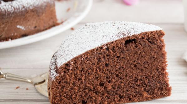 Tort de ciocolată cu iaurt. Un desert atât de pufos și gustos, încât i se spune "Tortul Paradis"