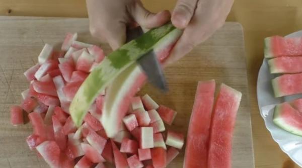 Nu aruncați niciodată cojile de pepene verde. Puteți face din ele o dulceață extrem de delicioasă  