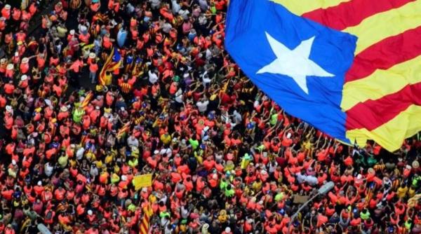 Spania: Zeci de mii de catalani au manifestat pentru independenţă la Barcelona